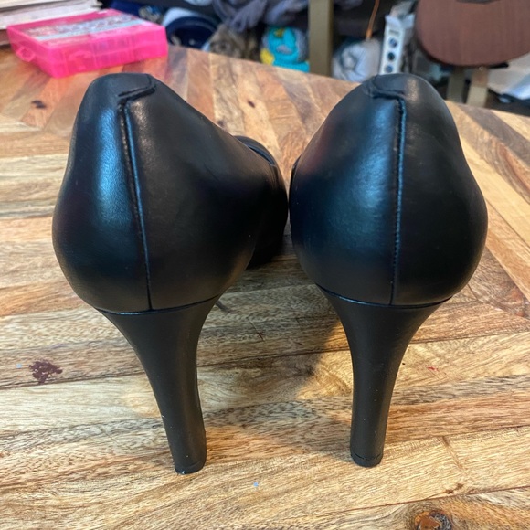 Size 9 Black Clark's Heels - Picture 4 of 5